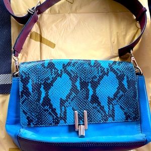 Pour La Victoire shoulder bag